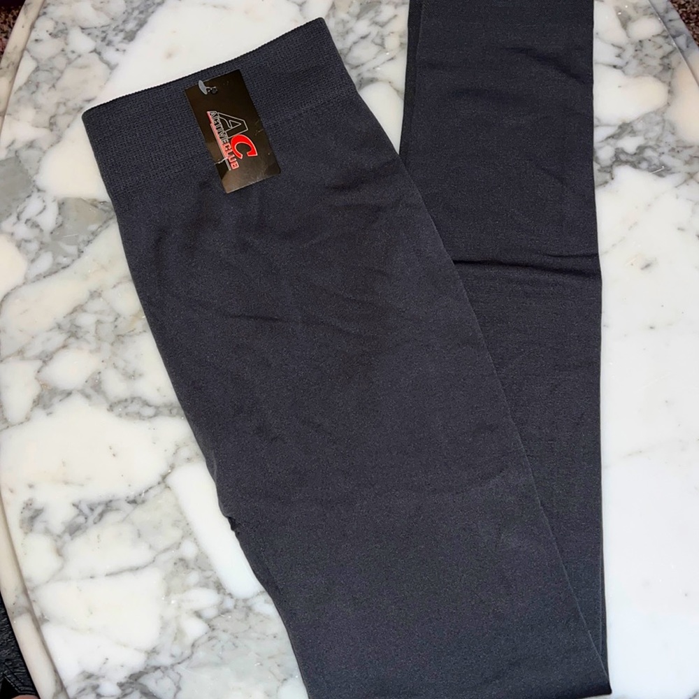 NWT Women’s leggings size 2-3X